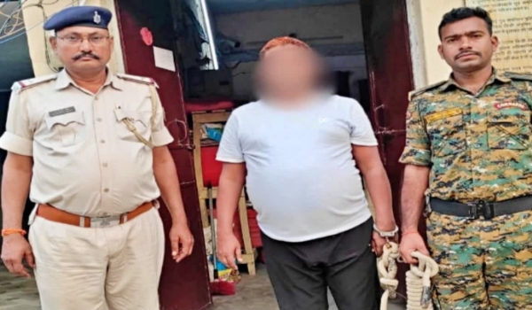 ووٹروں کو دھمکیانے والامکھیا نمائندہ گرفتار