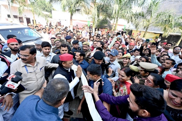 Akhilesh Yadav in Bareilly, said – Election Commission biased