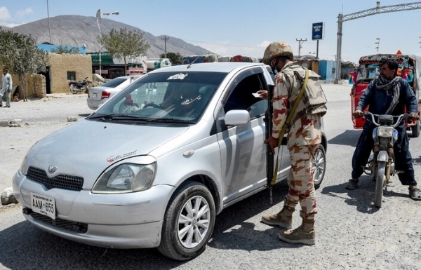 بلوچستان میں بس اور ریل سروس معطل، ہوائی کرایہ لاکھوں تک پہنچ گیا بلوچستان میں بس اور ریل سروس معطل، ہوائی کرایہ لاکھوں تک پہنچ گیا