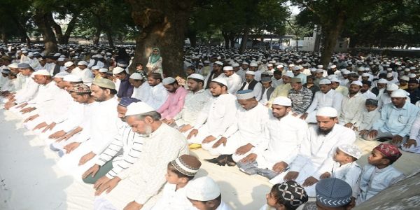 وارانسی میں بنکروں نے اگہنی جمعہ کی باجماعت نماز ادا کی