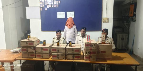 بیتیا میں شراب لدی ٹریکٹر ٹرالی ضبط، ڈرائیور گرفتار