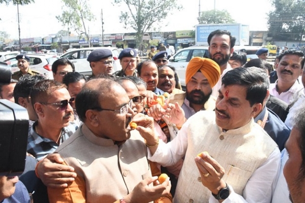 بہار انتخابات میں این ڈی اے کی برتری کے ساتھ ہی مدھیہ پردیش میں جشن کا سماں ہے۔