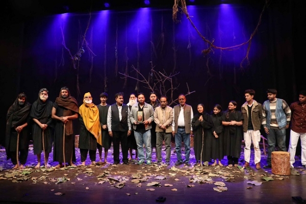 اردو ڈراما فیسٹول کے چوتھے روز پریم چند کے فکشن کی شان دار پیش کش اردو ڈراما فیسٹول کے چوتھے روز پریم چند کے فکشن کی شان دار پیش کش