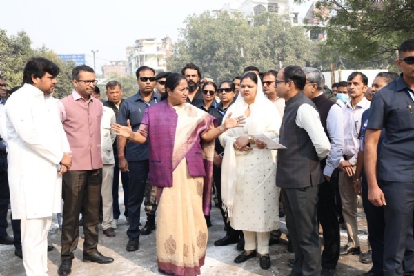 وزیر اعلیٰ نے تہکھنڈ اور تغلق آباد علاقوں میں صفائی مہم کا جائزہ لیا وزیر اعلیٰ نے تہکھنڈ اور تغلق آباد علاقوں میں صفائی مہم کا جائزہ لیا