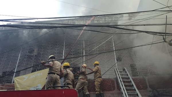 کولکاتا کے بڑا بازار میں خوفناک آگ