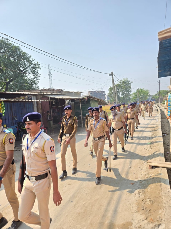 بگھاپولیس ضلع میں بدمعاشوں سے نمٹنے کے لئے پولیس کر رہی فلیگ مارچ بگھاپولیس ضلع میں بدمعاشوں سے نمٹنے کے لئے پولیس کر رہی فلیگ مارچ