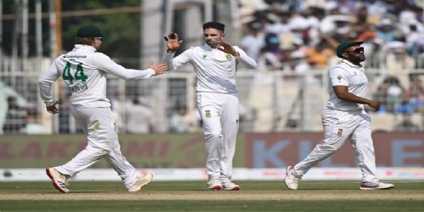 کولکاتہ ٹیسٹ: بھارت کی پہلی اننگز 189 پر سمٹی ، 30 رنوں کی برتری حاصل