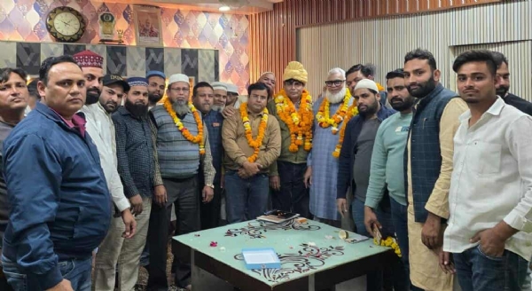 ضیا الرب کا استقبال کرتے ہوئے قریش برادری کے لوگ ضیا الرب کا استقبال کرتے ہوئے قریش برادری کے لوگ