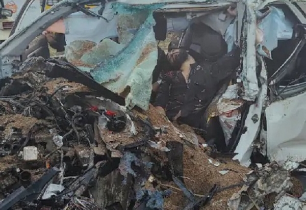 ٹریکٹر-ٹرالی سے ٹکرائی تیز رفتار کار میں 5 افراد ہلاک ٹریکٹر-ٹرالی سے ٹکرائی تیز رفتار کار میں 5 افراد ہلاک