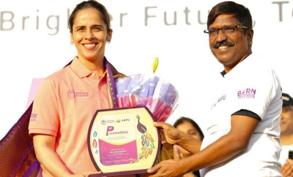 سائنا نہوال نے حیدرآباد میں واکاتھون کی قیادت کی