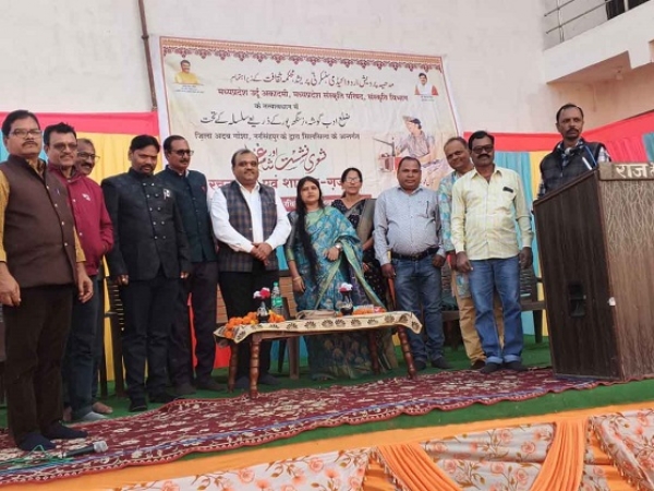 مدھیہ پردیش اردو اکیڈمی کے زیر اہتمام نرسنگھ پور میں سلسلہ کے تحت شعری نشست اور شام غزل منعقد مدھیہ پردیش اردو اکیڈمی کے زیر اہتمام نرسنگھ پور میں سلسلہ کے تحت شعری نشست اور شام غزل منعقد