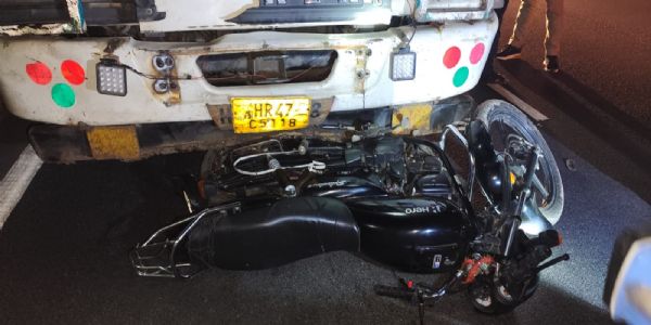 نیشنل ہائی وے پر ٹرک کی ٹکر سے دو موٹر سائیکل سوار جاں بحق