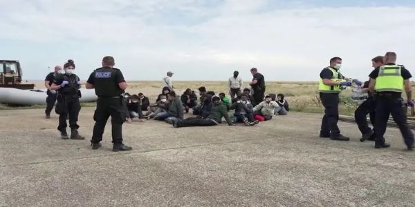 برطانیہ میں غیر قانونی آمد کو روکنے کےلئے امیگریشن پالیسی سخت