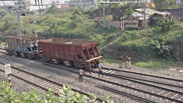 مال گاڑی کاپہیہ پٹری سے اترا، ٹلا بڑا حادثہ مال گاڑی کاپہیہ پٹری سے اترا، ٹلا بڑا حادثہ
