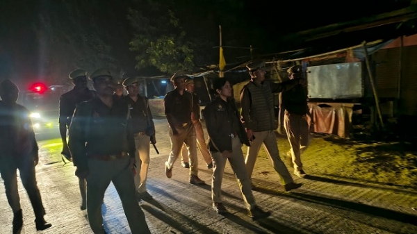 ایس پی اچانک معائنہ کے لیے پہنچے ایس پی اچانک معائنہ کے لیے پہنچے