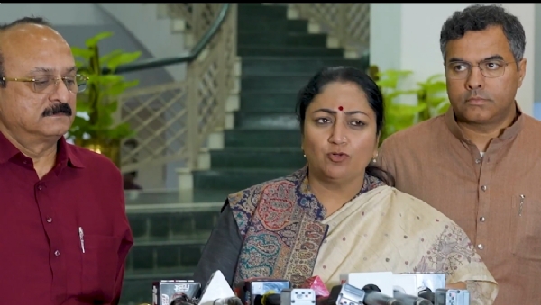 دہلی حکومت نے ’بک شدہ جائیدادوں‘ کو بجلی کنکشن دینے پر پابندی ہٹائی دہلی حکومت نے ’بک شدہ جائیدادوں‘ کو بجلی کنکشن دینے پر پابندی ہٹائی