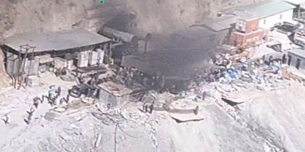 کشتواڑ میں زیرِ تعمیر سرنگ کے اندر ایک ڈمپر میں اچانک آگ بھڑک اُٹھی