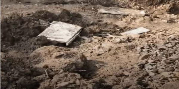 فاریسٹ آفیسر نے اپنی بیوی اور دو بچوں کو قتل کر کے دفن کر دیا ، 10 دن بعد اس کے گھر کے قریب ایک گڑھے سے لاشیں بر آمد