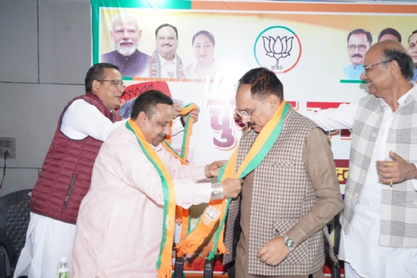 دہلی بی جے پی کے صدر نے کارکنوں سے ” ہمارے ووٹ لنچ سے پہلے“ کے نعرے کے ساتھ کام کرنے کی اپیل کی