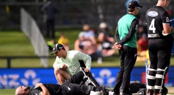 ویسٹ انڈیز کے خلاف پہلے ون ڈے کے دوران نیوزی لینڈ کے آل راونڈر ڈیرل مچل زخمی ہو گئے ویسٹ انڈیز کے خلاف پہلے ون ڈے کے دوران نیوزی لینڈ کے آل راونڈر ڈیرل مچل زخمی ہو گئے