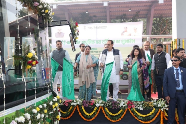 وزیر اعلیٰ نے آزاد پور میں جدید ترین بس ٹرمینل اور 40 نئی ای بسیں دہلی والوں کو وقف کیں