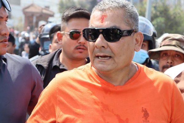 راج شاہی کے حامی لیڈر درگا پرسائی۔ تصویر: فائل راج شاہی کے حامی لیڈر درگا پرسائی۔ تصویر: فائل