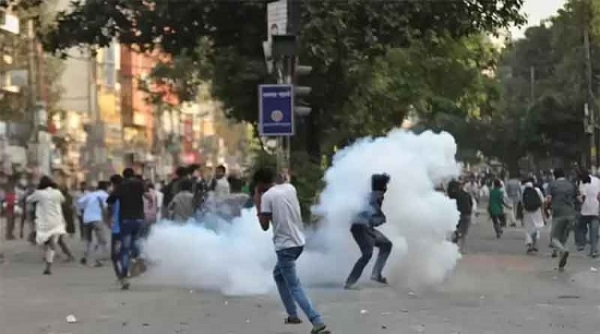 بنگلہ دیش میں حسینہ پر فیصلے کے بعد بدامنی، ڈھاکہ میں بڑے پیمانے پر تشدد، فوج تعینات بنگلہ دیش میں حسینہ پر فیصلے کے بعد بدامنی، ڈھاکہ میں بڑے پیمانے پر تشدد، فوج تعینات