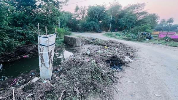 نہر اوور فلو سے درجنوں گھر اور کھیت پانی میں ڈوب گئے، سیکڑوں افراد تین سال سے مشکلات کا شکار نہر اوور فلو سے درجنوں گھر اور کھیت پانی میں ڈوب گئے، سیکڑوں افراد تین سال سے مشکلات کا شکار