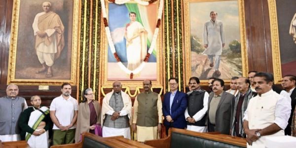 لوک سبھا اسپیکر نے اندرا گاندھی کو ان کی یوم پیدائش پر خراج عقیدت پیش کیا