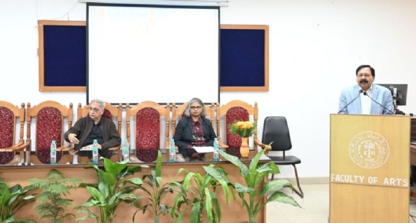 حسن امام خطاب کرتے ہوئے حسن امام خطاب کرتے ہوئے