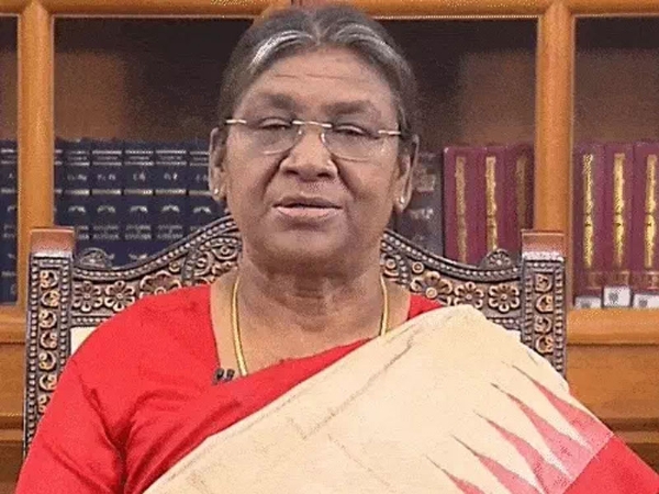 رائے پور: صدرجمہوریہ دروپدی مرمو چھتیس گڑھ میں قبائلی فخر کے دن کی تقریبات میں شرکت کریں گی رائے پور: صدرجمہوریہ دروپدی مرمو چھتیس گڑھ میں قبائلی فخر کے دن کی تقریبات میں شرکت کریں گی