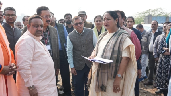 وزیراعلیٰ نے صاحبی ندی کے کنارے واقع علاقوں کا دورہ کیا وزیراعلیٰ نے صاحبی ندی کے کنارے واقع علاقوں کا دورہ کیا