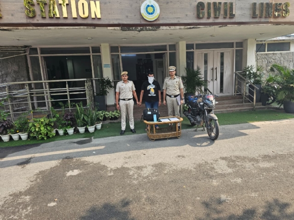 وزیر اعلی کے دفتر سے جعلی لیٹر ہیڈ سے غریب مریضوں کو مفت علاج کا دھوکہ دینے والا گرفتار وزیر اعلی کے دفتر سے جعلی لیٹر ہیڈ سے غریب مریضوں کو مفت علاج کا دھوکہ دینے والا گرفتار