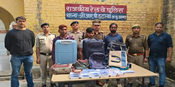 ٹرینوں میں مسافروں کا سامان چوری کرنے والے تین بدنام چور گرفتار ،اشیا بر آمد