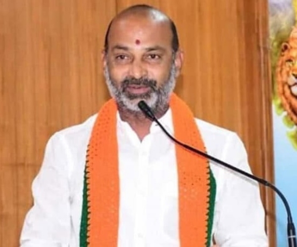 وزیراعلی تلنگانہ کی توہین آمیززبان، معافی مانگنے بنڈی سنجے کامطالبہ