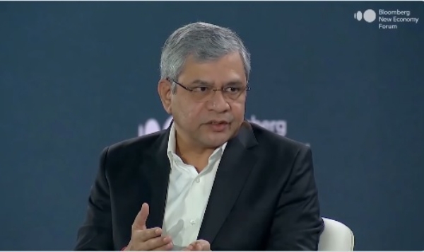 سوشل میڈیا پلیٹ فارمز کواپنے شائع کردہ مواد کی ذمہ داری لینا چاہئے: اشونی ویشنو