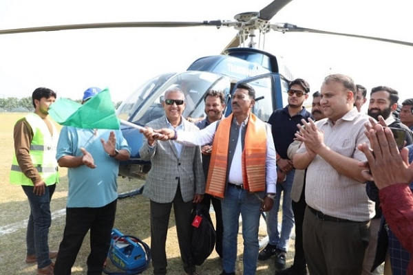آبی وسائل وزیر تلسی رام سلاوٹ نے ہری جھنڈی دکھا کر ی ایم ایئر ایمبولینس شروع کی