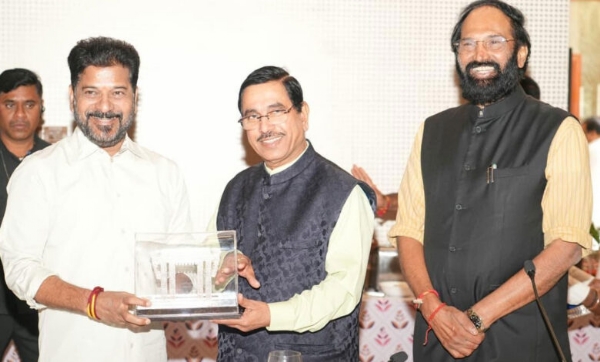 ملک بھرمیں راشن کارڈس پرباریک چاول کیلئے مرکز جائزہ لے۔ وزیراعلی تلنگانہ کا مرکزی وزیر پر زور