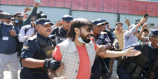 نیپال میں جین زی گروپ نے وزیر داخلہ سے استعفی کا مطالبہ کیا، اریسٹ می مہم چلانے کی دھمکی دی