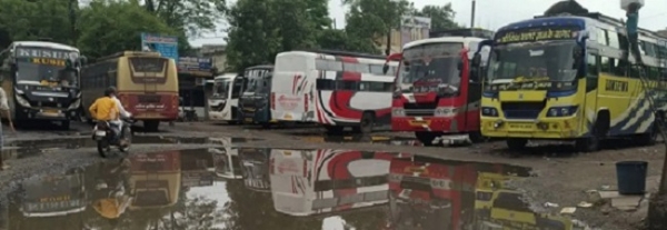 کھرگون میں 15 سال پرانی ممنوعہ بسیں بے خوفی سے سڑکوں پر دوڑ رہی ہیں