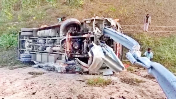 بہار میں زائرین سے بھری بس 20 فٹ گہری کھائی میں گری، ایک ہلاک، 25 زخمی