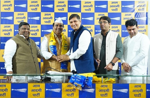 سابق وزیر عاصم احمد خان کی گھر واپسی، کانگریس چھوڑ کرپھر ’آپ‘ کا دامن تھاما