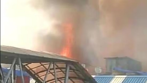 BLAZE IN DHARAVI SLUM AREA HITS LOCAL TRAIN MOVEMENT BLAZE IN DHARAVI SLUM AREA HITS LOCAL TRAIN MOVEMENT