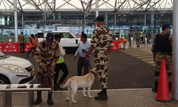 شمس آباد ایئرپورٹ کو بم دھماکہ کا ای میل موصول، سیکیورٹی ہائی الرٹ جاری شمس آباد ایئرپورٹ کو بم دھماکہ کا ای میل موصول، سیکیورٹی ہائی الرٹ جاری