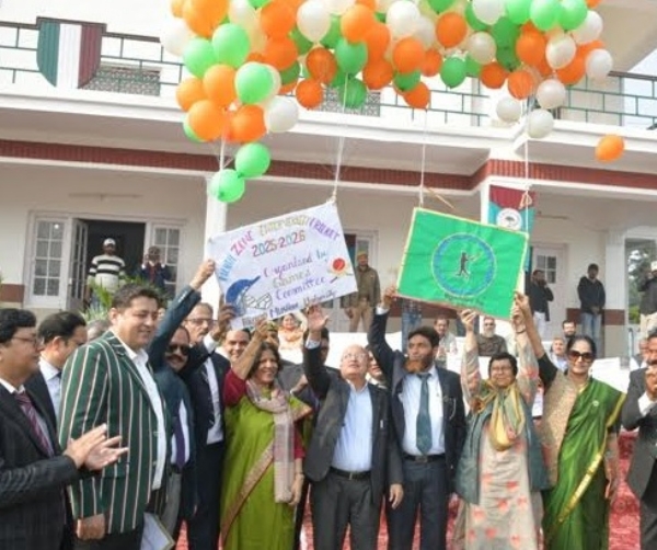 کرکٹ مقابلہ کا افتتاح کرکٹ مقابلہ کا افتتاح