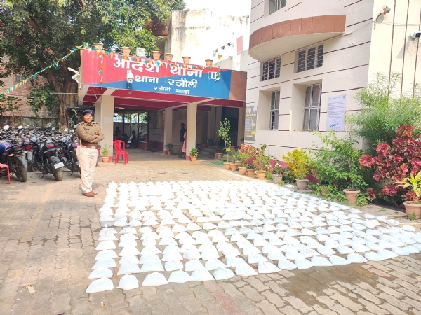 جاب ریزروائر جنگل سے بوریوں میں بھری شراب کی 400 پاؤچ برآمد، اسمگلر فرار