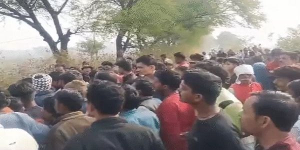 مدھیہ پردیش کے ساگر ضلع میں سڑک کے کنارے کھڑے نوجوانوں کو بس نے ٹکر ماری، 4 افراد کی موت