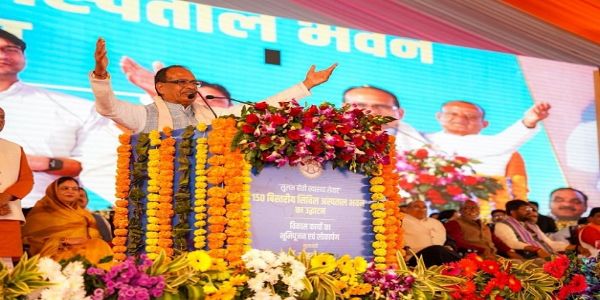 کانگریس اب بوجھ بن گئی ہے، جو پارٹی اسے لے کر چلتی ہے وہ بھی ڈوب جاتی ہے : شیو راج سنگھ چوہان