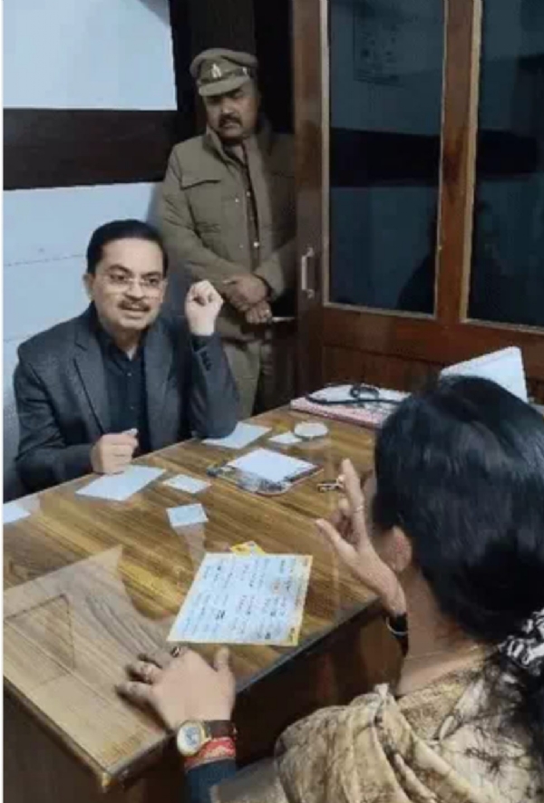 خواتین کمیشن کی رکن نے سی ایم او مظفر نگر کو بجنور میں غیر قانونی کلینک چلاتے ہوئے پکڑا