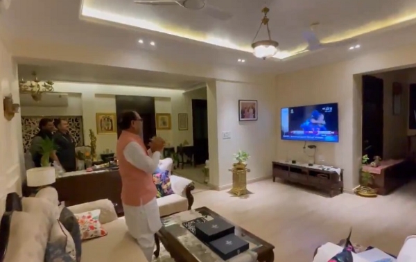 خواتین کے ایک روزہ کرکٹ ورلڈ کپ میں بھارت کے پہلی بار چیمپئن بننے پرمدھیہ پردیش میں جشن اور آتش بازی خواتین کے ایک روزہ کرکٹ ورلڈ کپ میں بھارت کے پہلی بار چیمپئن بننے پرمدھیہ پردیش میں جشن اور آتش بازی